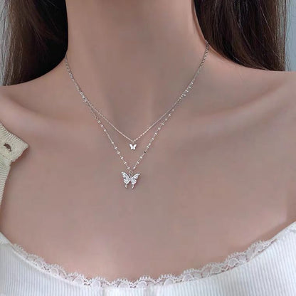 Alina - Raffiniertes Silberhalsketten-Set mit glänzendem Schmetterling