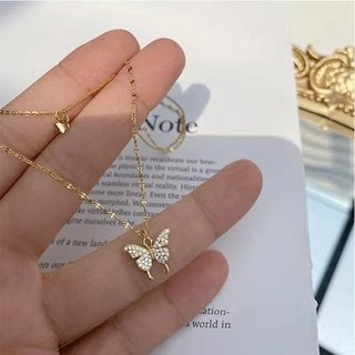Alina - Raffiniertes Silberhalsketten-Set mit glänzendem Schmetterling
