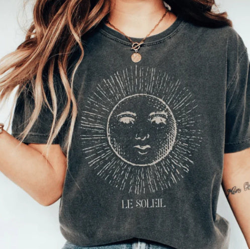 Trina - Modisches Shirt Mit Einzigartigen Designs