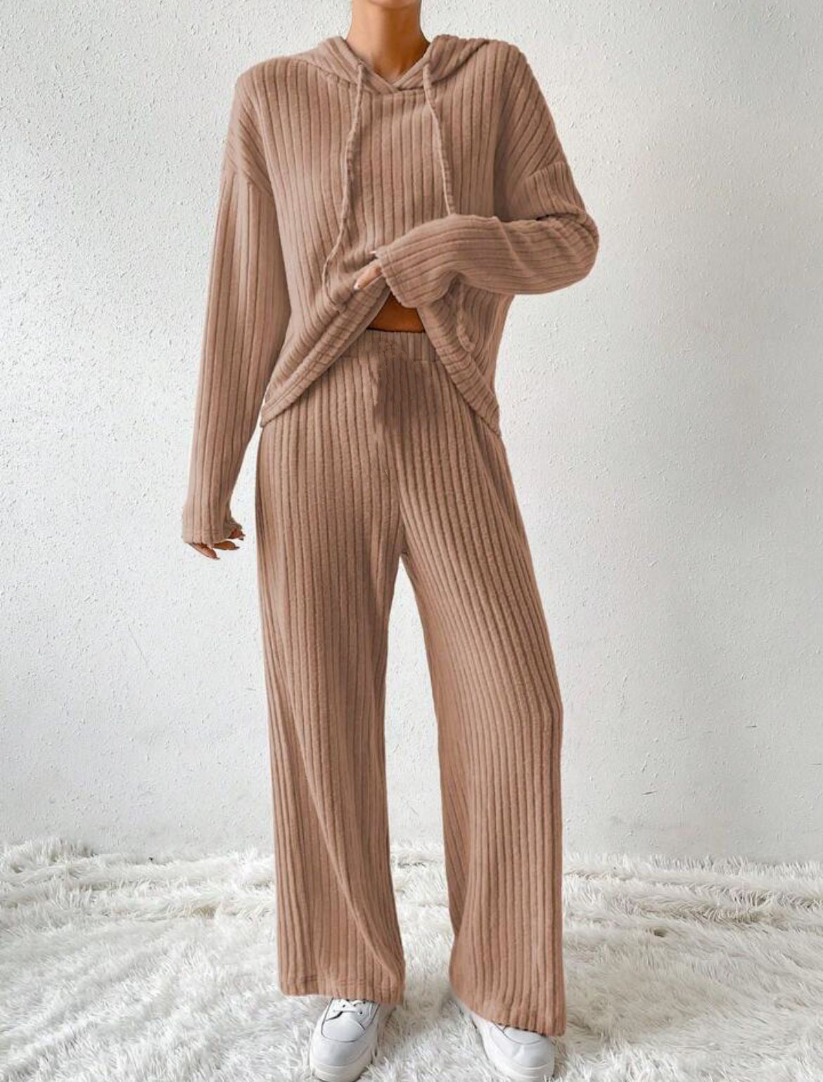 Alora - Set aus gestricktem Kapuzenpullover und weiter Hose