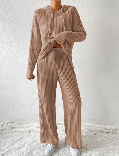 Alora - Set aus gestricktem Kapuzenpullover und weiter Hose