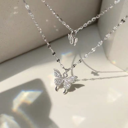 Alina - Raffiniertes Silberhalsketten-Set mit glänzendem Schmetterling