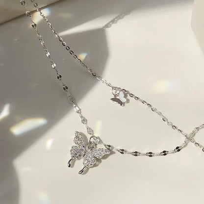 Alina - Raffiniertes Silberhalsketten-Set mit glänzendem Schmetterling
